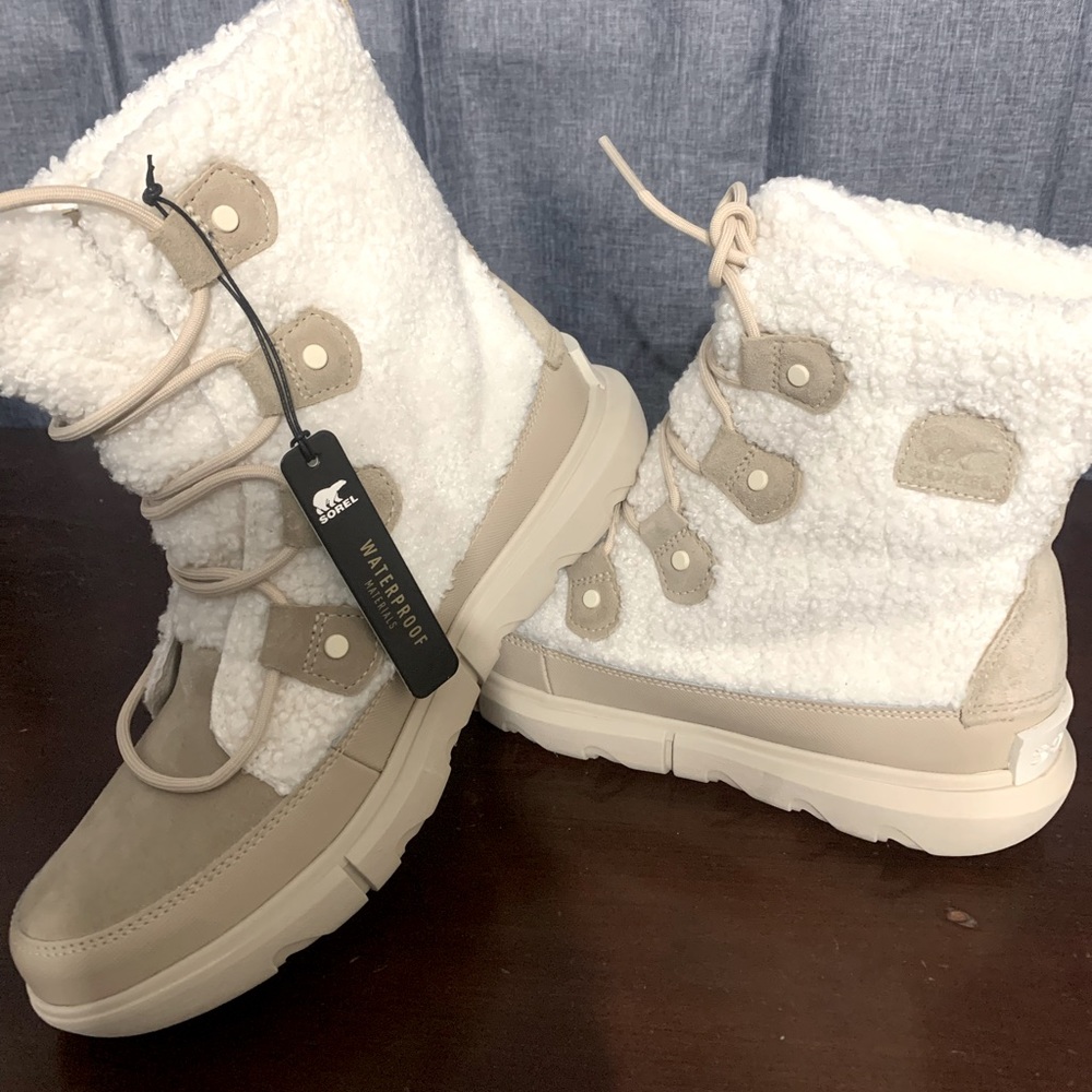 NWT Sorel Women's Explorer II Joan Cozy Boot